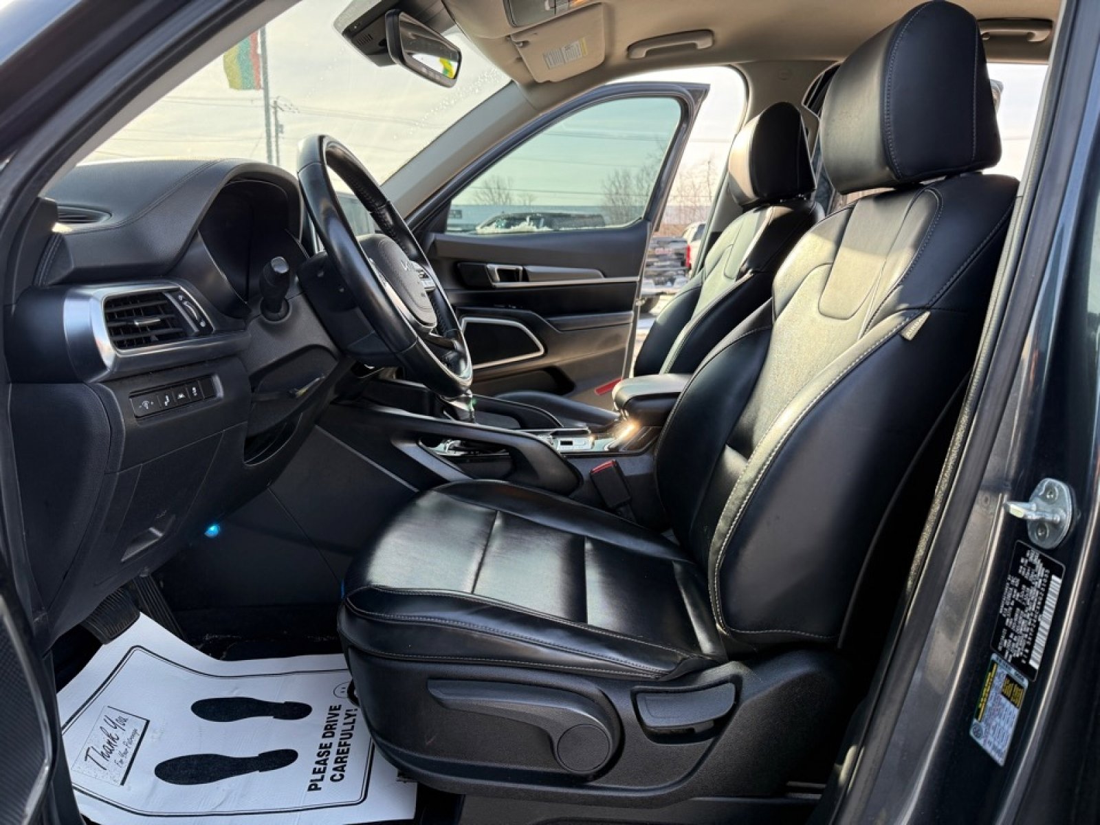 Used 2022 Kia Telluride LX image 10