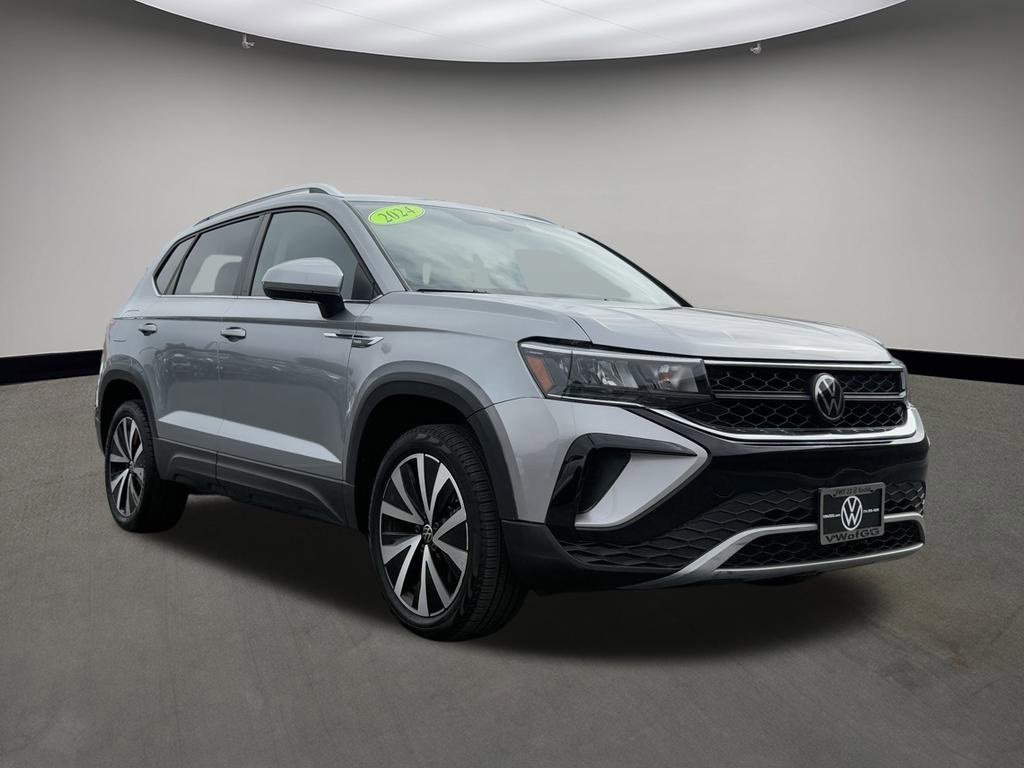Used 2024 Volkswagen Taos SE image 1