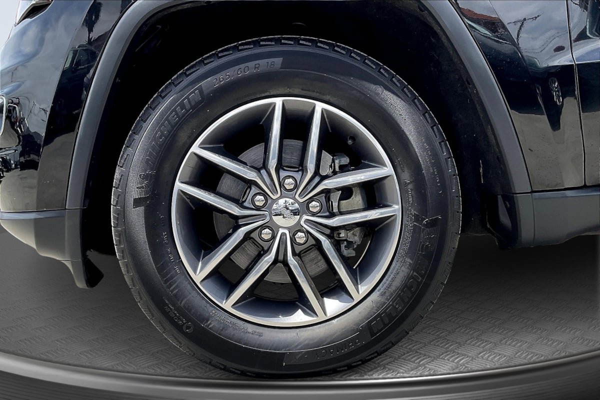 Used 2017 Jeep Grand Cherokee Limited AWD/4WD image 8