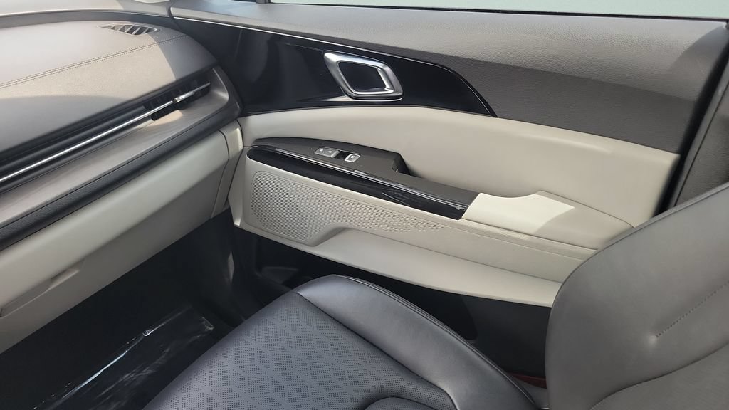Used 2023 Kia Carnival SX FWD image 13