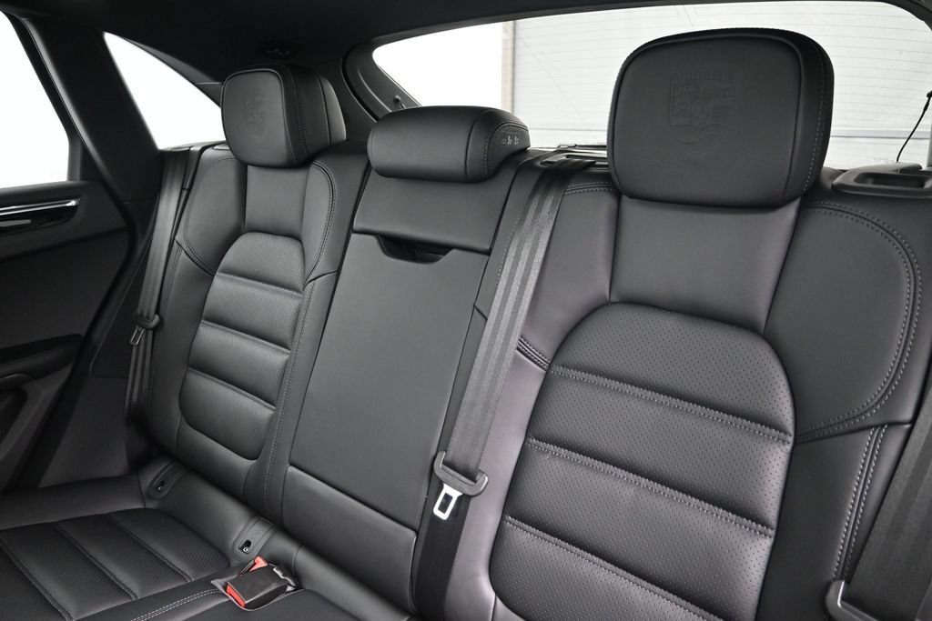New 2026 Porsche Macan AWD/4WD image 6
