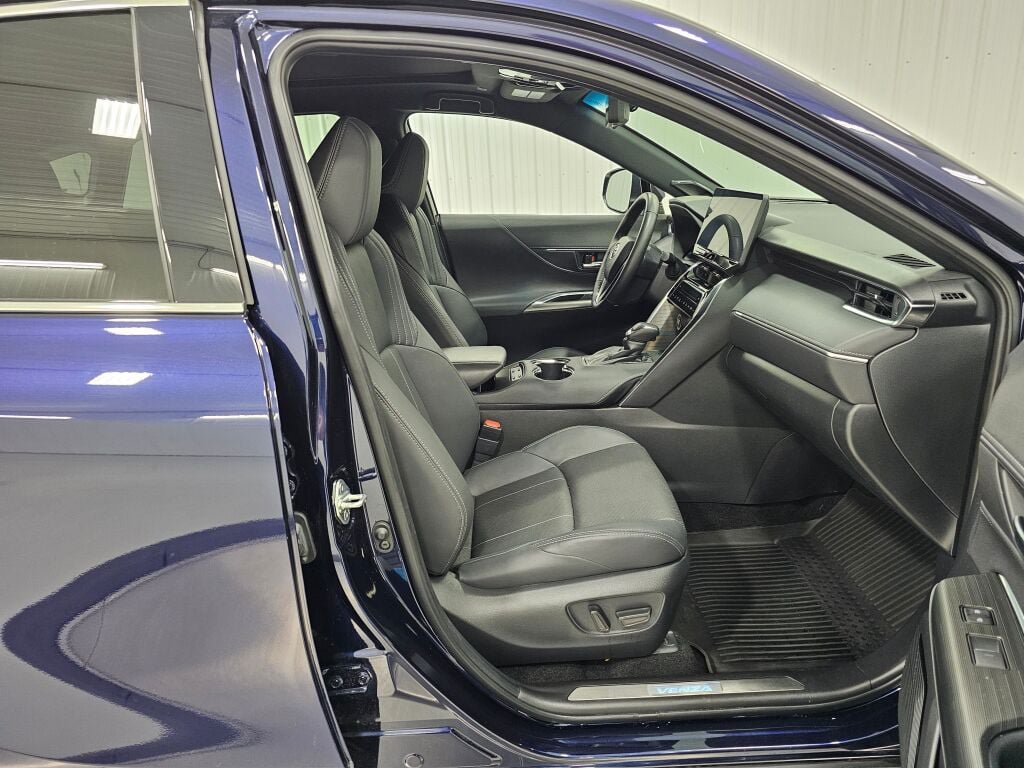 Used 2024 Toyota Venza Limited AWD/4WD image 17
