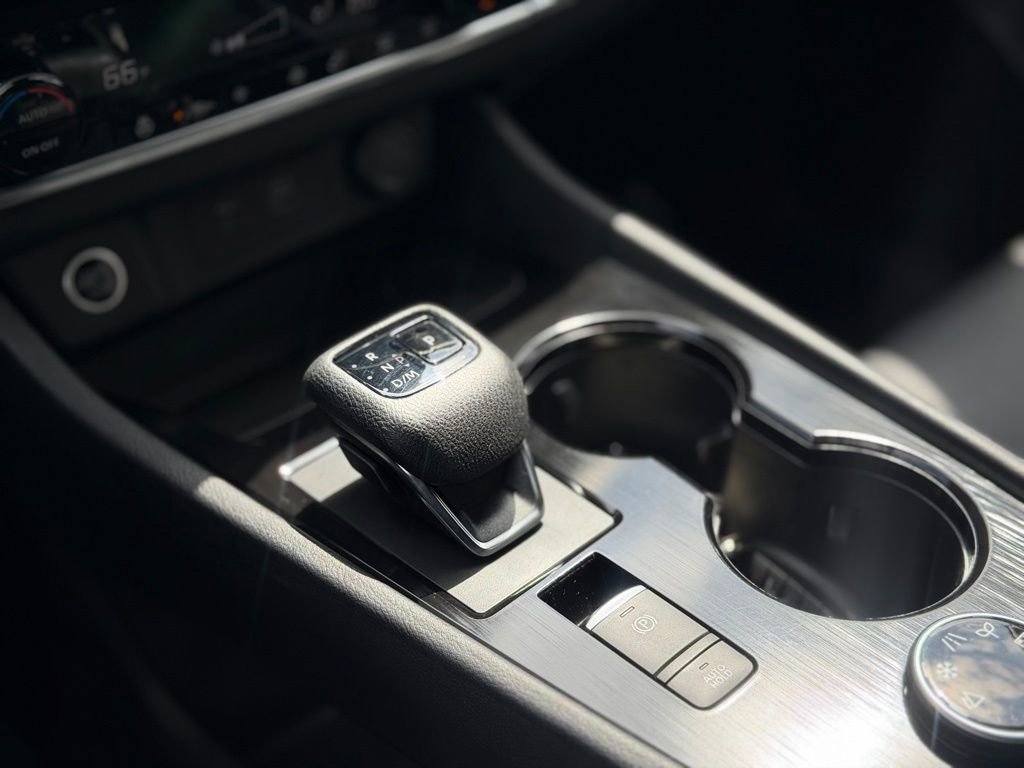 Used 2021 Nissan Rogue SV w/ Premium Package image 19