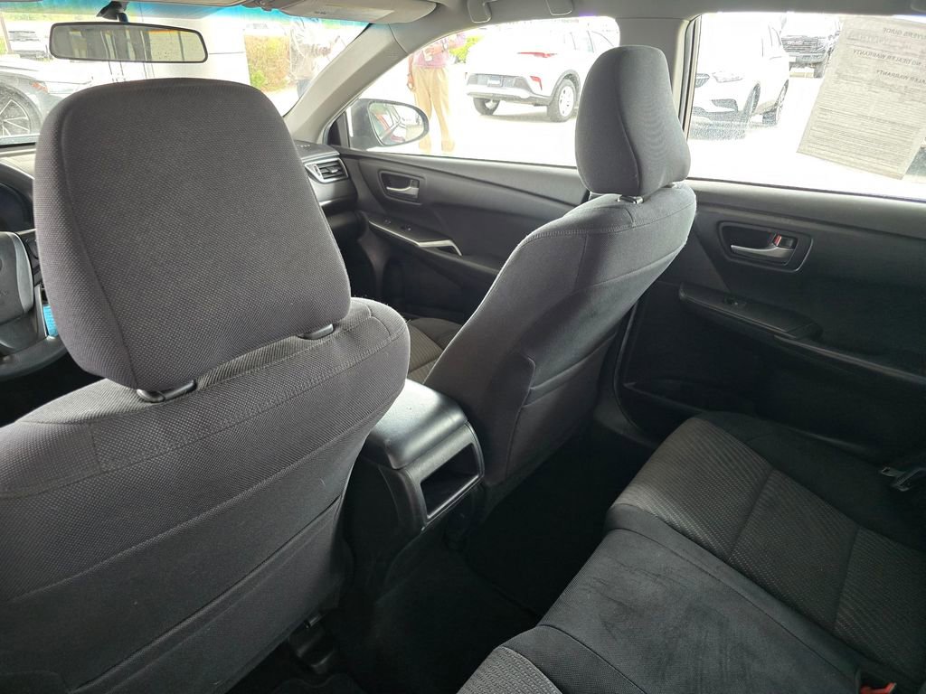 Used 2015 Toyota Camry LE image 18