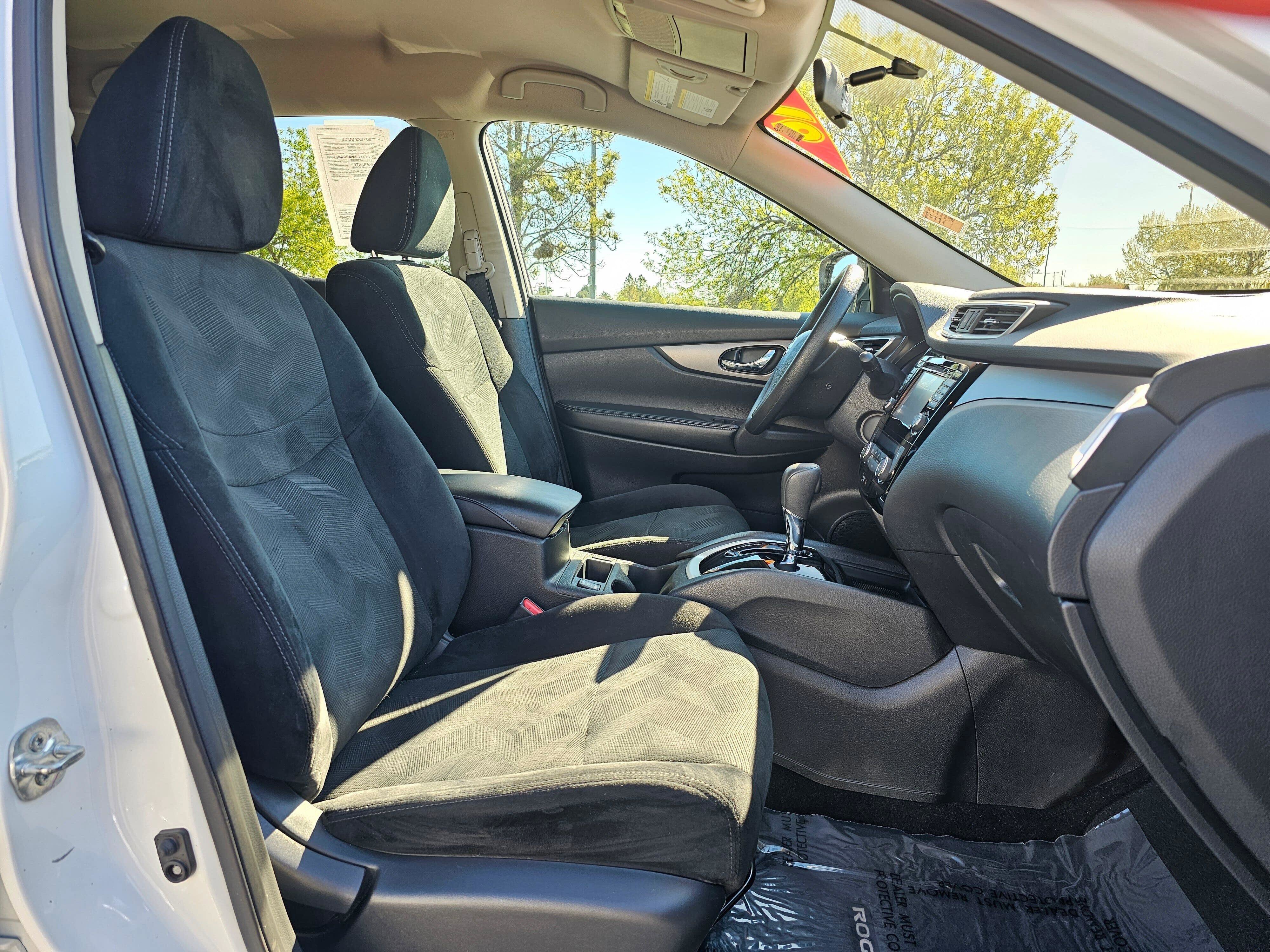 Used 2016 Nissan Rogue SV w/ SV Premium Package AWD/4WD image 10