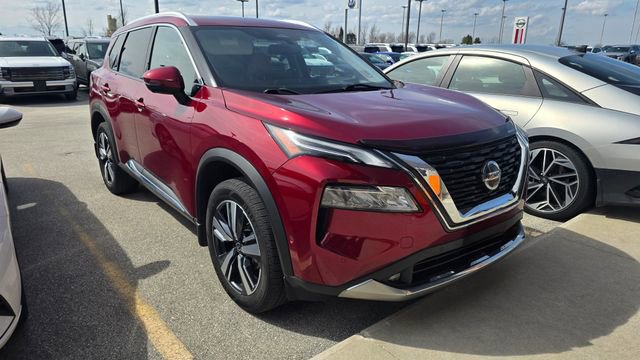 Used 2021 Nissan Rogue Platinum image 1