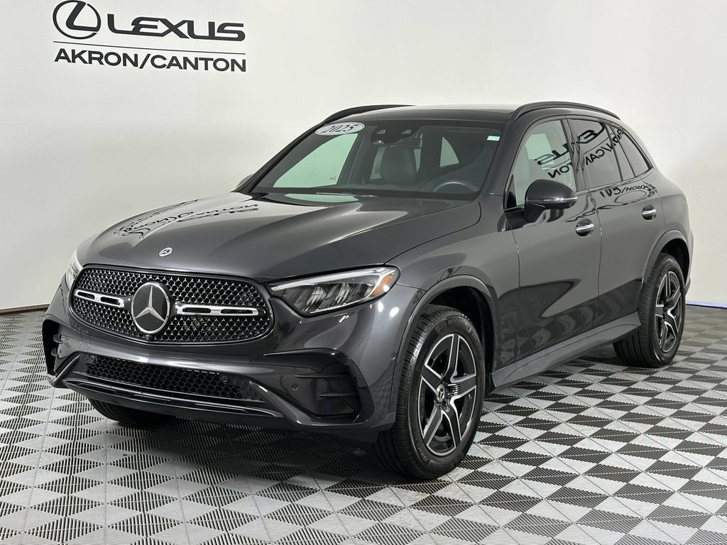 Used 2025 Mercedes-Benz GLC 300 4MATIC image 11