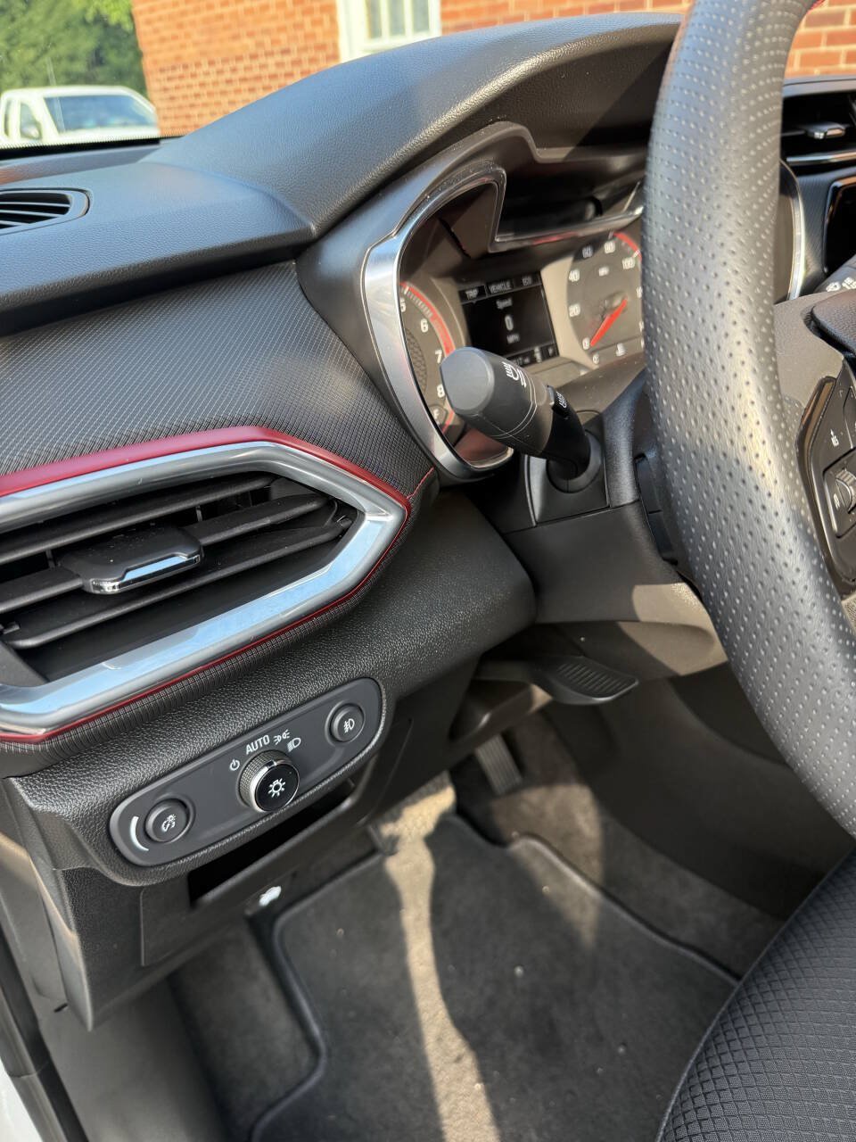 Used 2023 Chevrolet TrailBlazer RS w/ Convenience Package AWD/4WD image 8