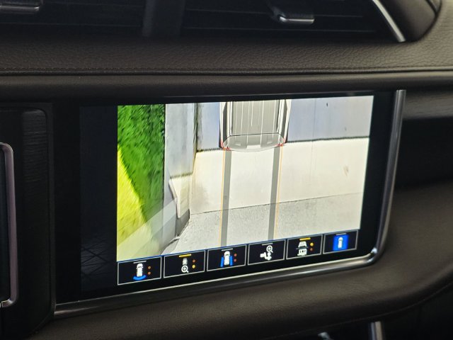 Used 2022 GMC Yukon XL Denali RWD image 26