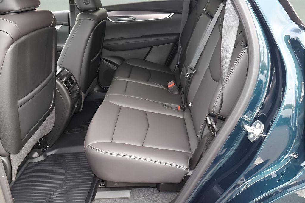 New 2026 Cadillac XT5 Luxury w/ LPO, ONYX Package FWD image 13