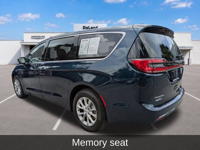 Used 2024 Chrysler Pacifica Touring-L AWD/4WD image 6
