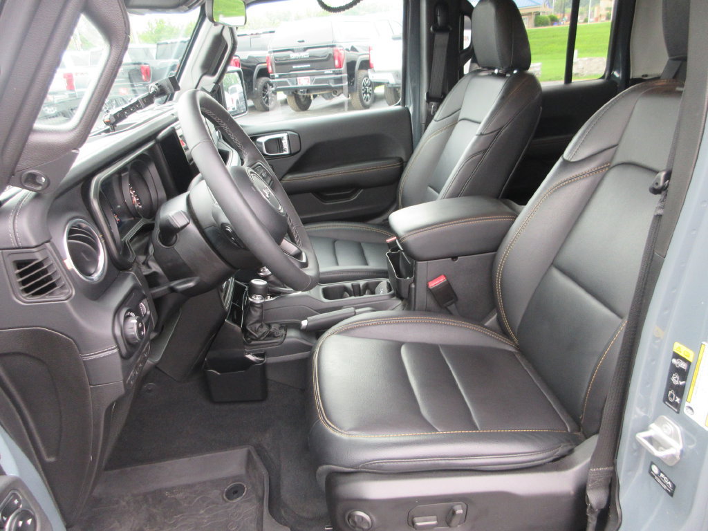 Used 2025 Jeep Gladiator Overland AWD/4WD image 17