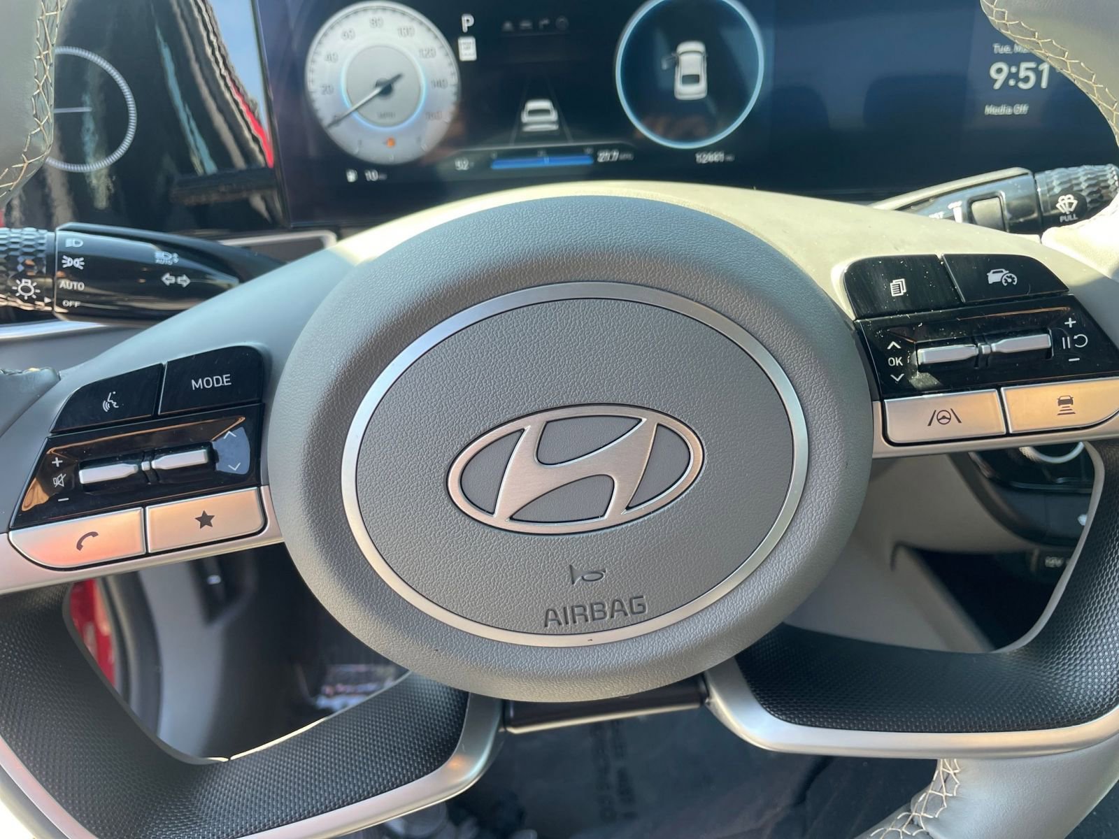 Used 2025 Hyundai Elantra SEL image 28