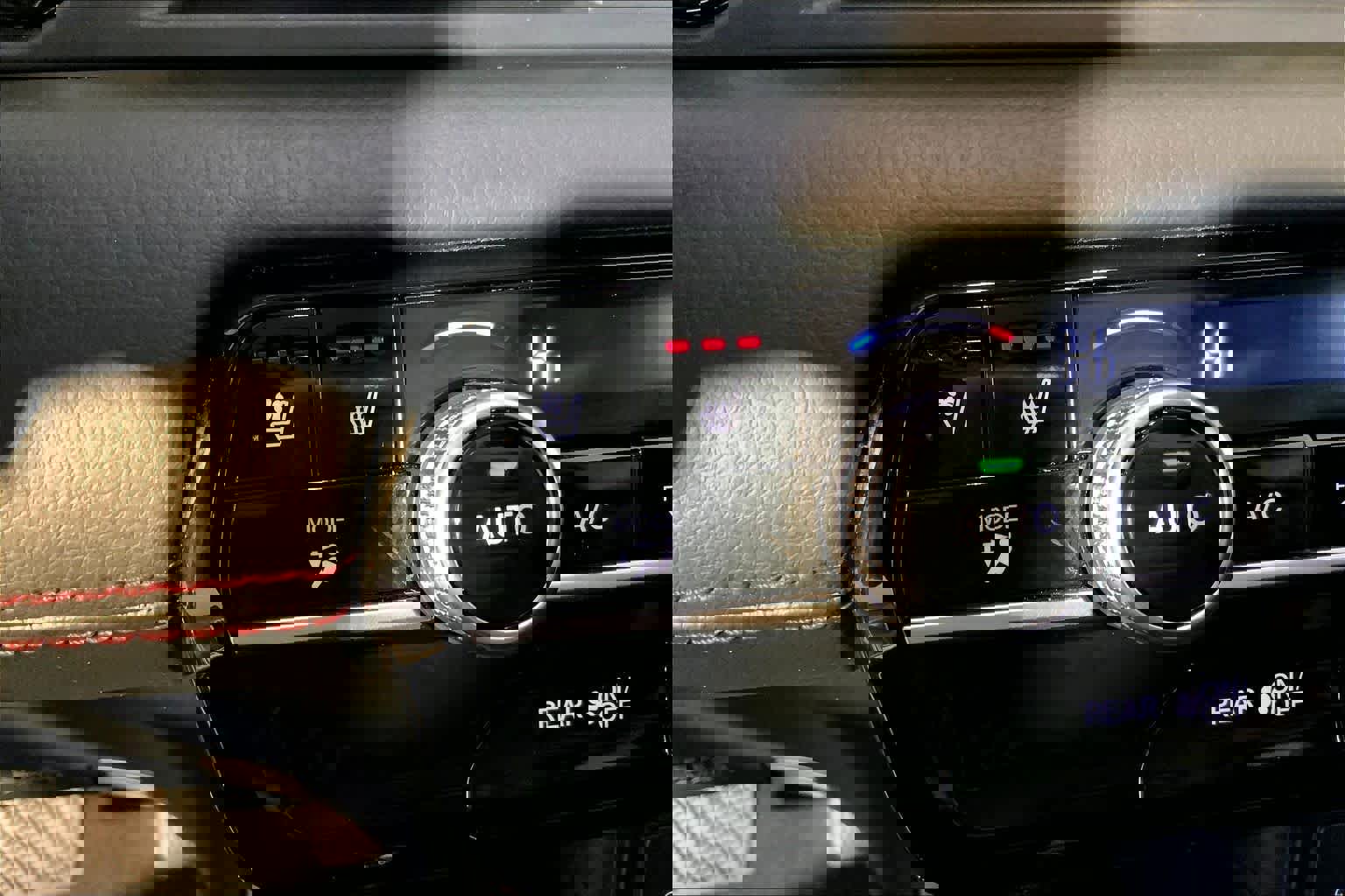 Used 2025 Honda Pilot Black Edition image 39