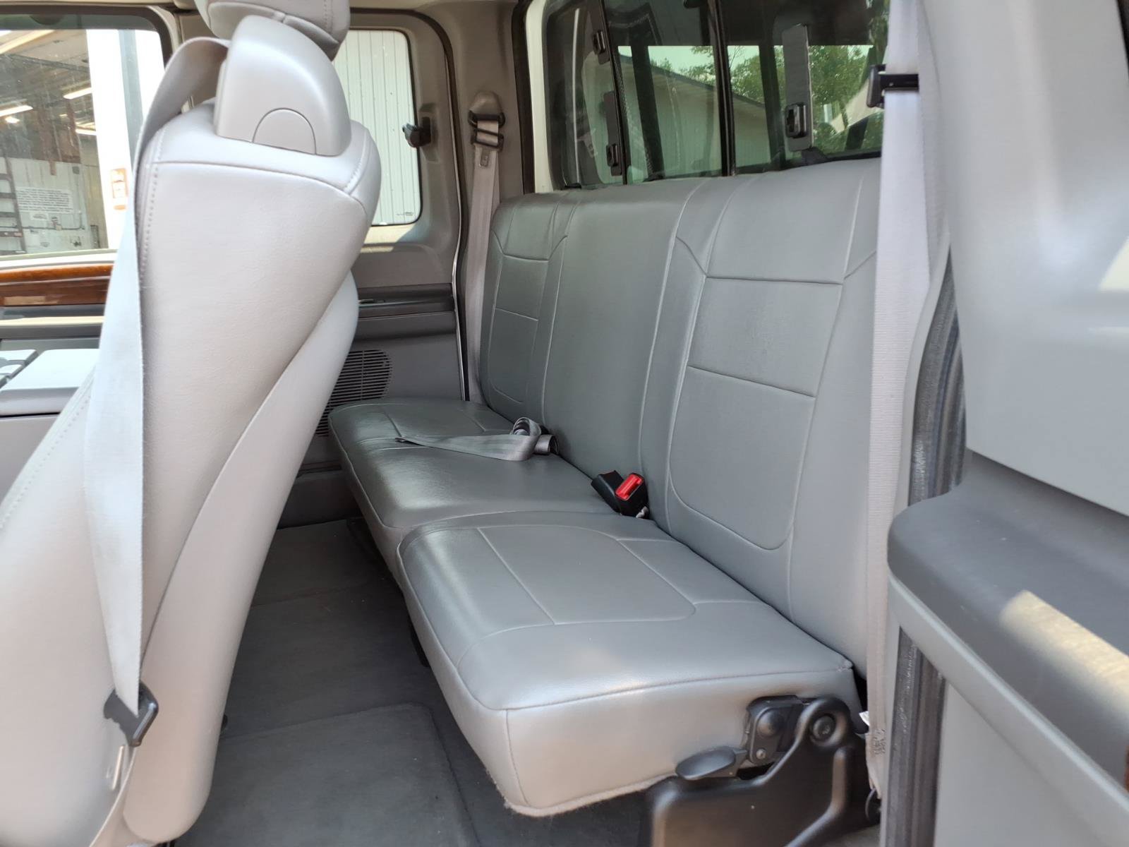 Used 2004 Ford F250 Lariat AWD/4WD image 11