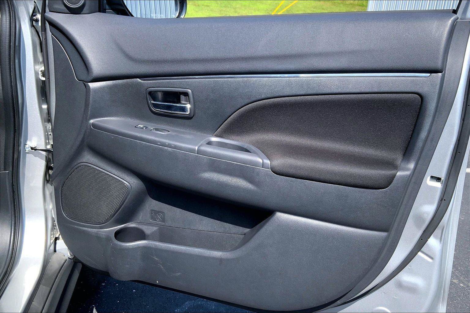 Used 2025 Mitsubishi Outlander Sport ES AWD/4WD image 19