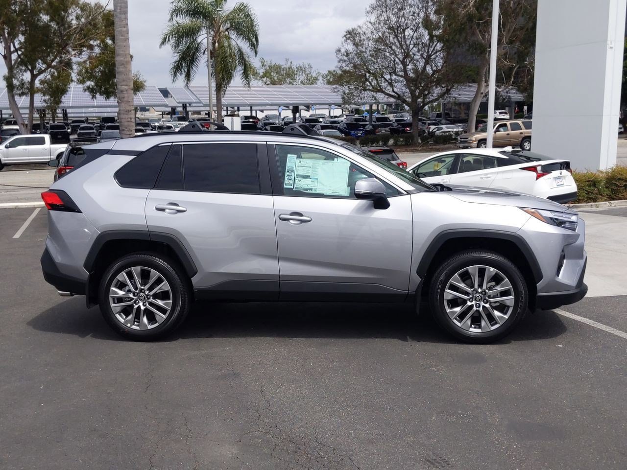Used 2023 Toyota RAV4 XLE Premium image 2