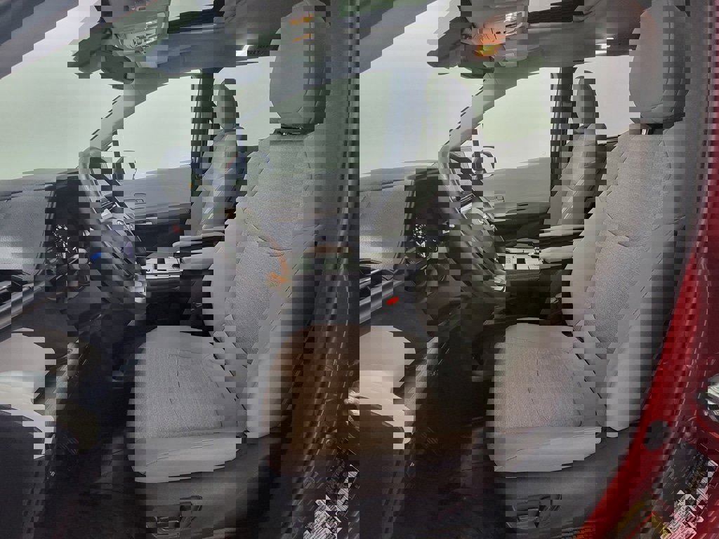 Used 2025 Toyota Sienna LE w/ LE Plus Package image 13