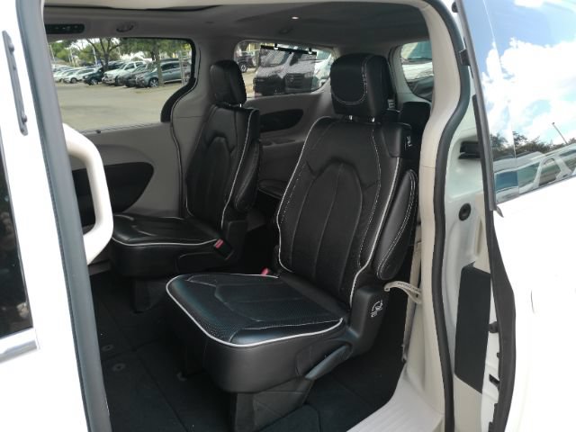 Used 2023 Chrysler Pacifica Limited FWD image 20