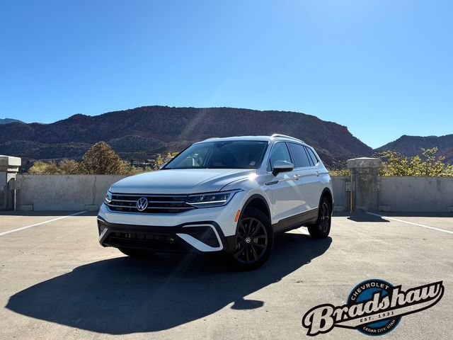 Used 2024 Volkswagen Tiguan SE AWD/4WD image 1
