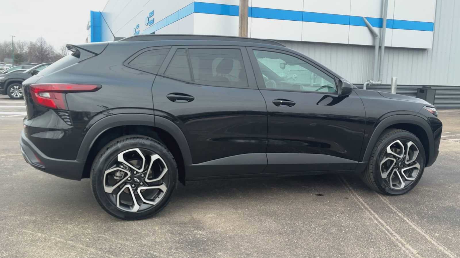 Used 2024 Chevrolet Trax RS w/ Driver Confidence Package image 2