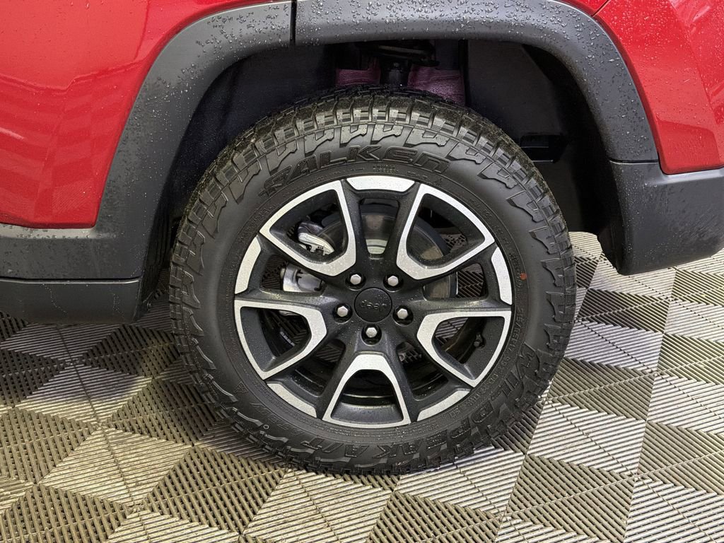 Used 2024 Jeep Compass Trailhawk w/ Trailhawk Elite Group AWD/4WD image 5