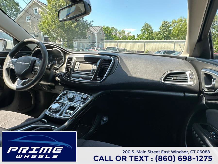 Used 2015 Chrysler 200 Limited FWD image 19