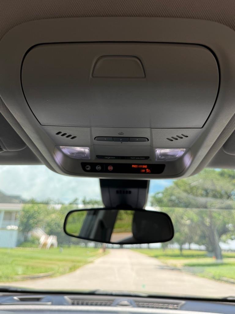 Used 2020 Chevrolet Equinox LT w/ Driver Convenience Package FWD image 23