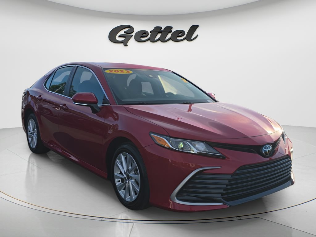 Used 2023 Toyota Camry LE w/ Convenience Package FWD image 3