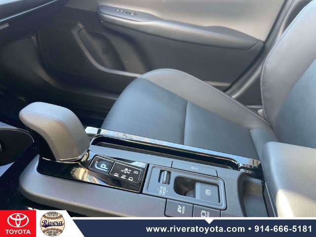 Used 2023 Toyota Prius XLE AWD/4WD image 29
