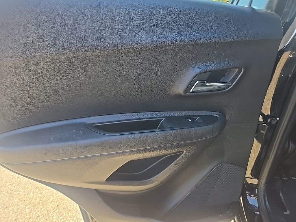 Used 2018 Chevrolet Trax Premier w/ Midnight Edition FWD image 27