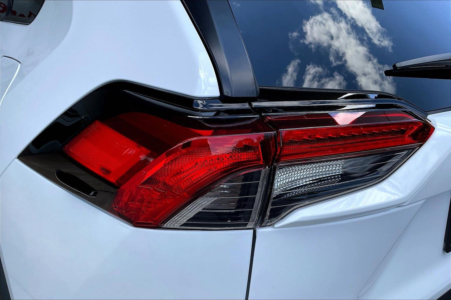 Used 2025 Toyota RAV4 XLE FWD image 23