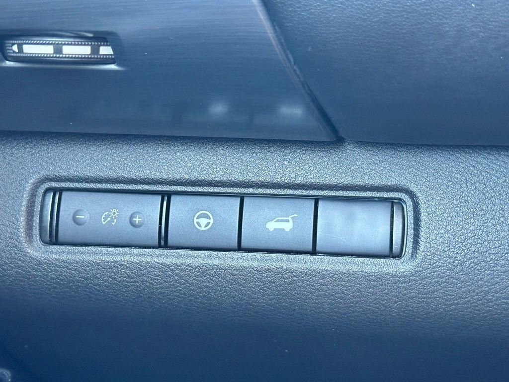 Used 2025 Nissan Pathfinder SL image 17