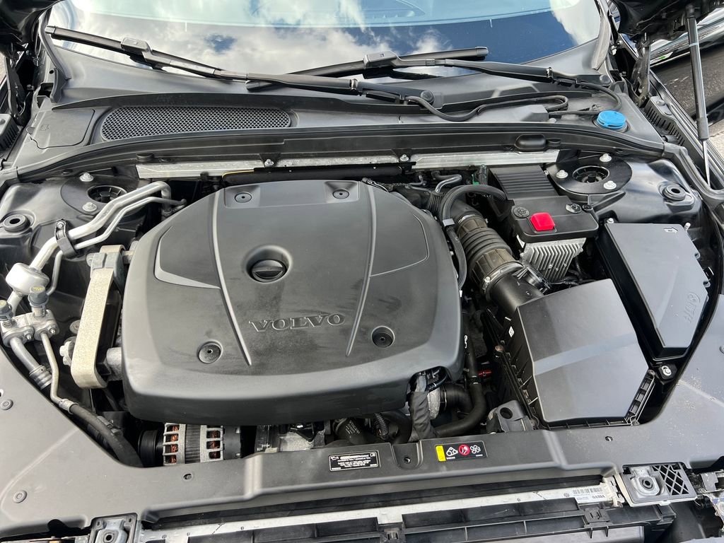 Used 2020 Volvo S60 T6 Momentum image 10