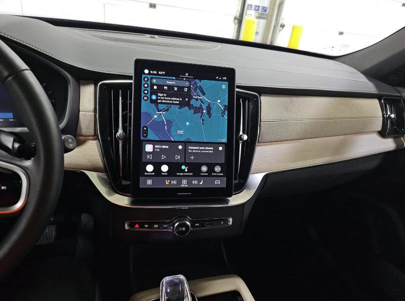 Used 2025 Volvo XC90 B6 Plus image 18