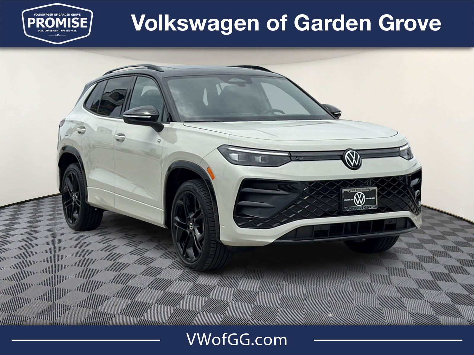 New 2026 Volkswagen Tiguan SE R-Line AWD/4WD image 2