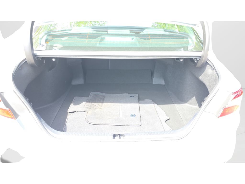 Used 2022 Toyota Camry LE image 11