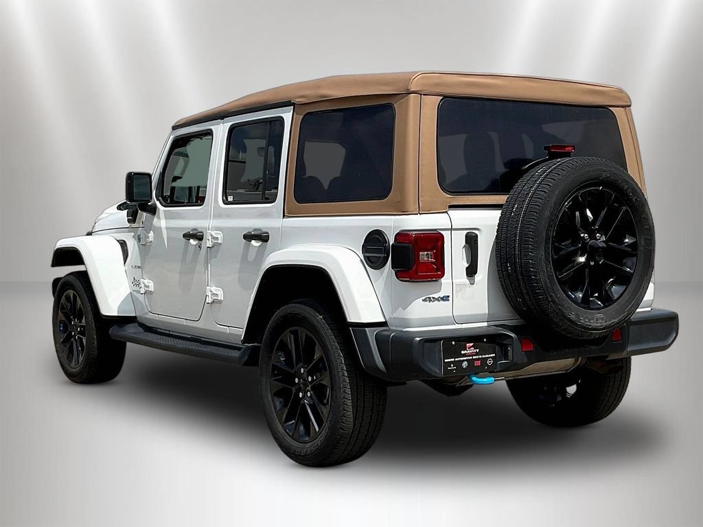 Used 2022 Jeep Wrangler Unlimited Sahara w/ Cold Weather Group AWD/4WD image 4