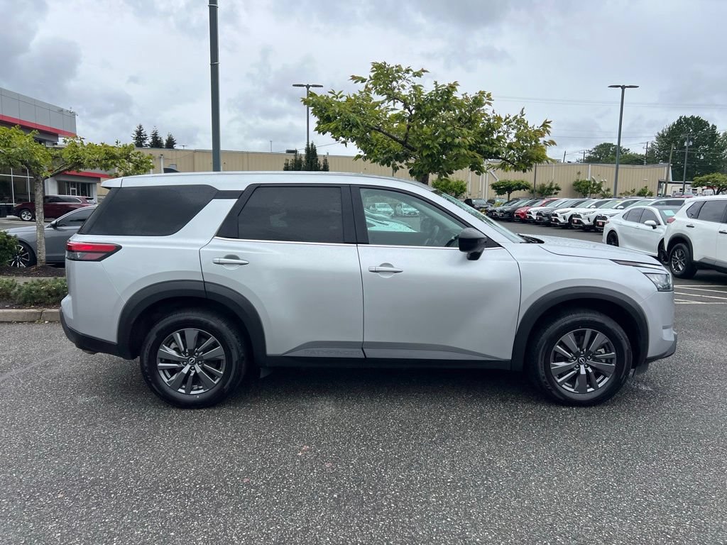 Used 2024 Nissan Pathfinder S AWD/4WD image 6