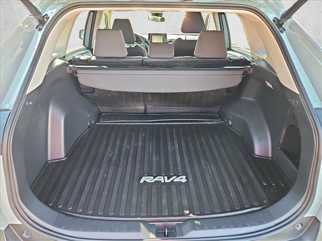 Used 2019 Toyota RAV4 XLE w/ Convenience Package FWD image 6