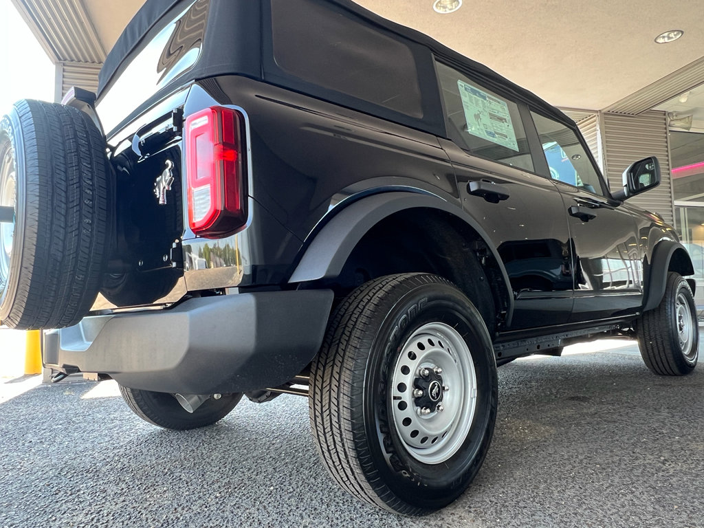 New 2025 Ford Bronco 4-Door image 7