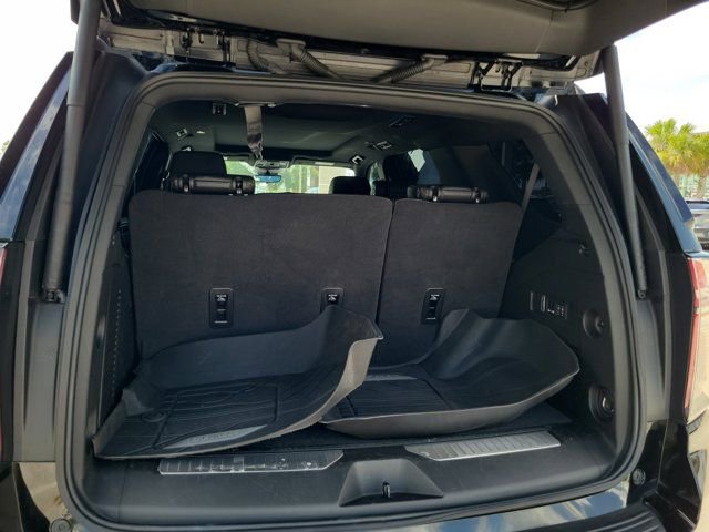 Used 2024 Chevrolet Tahoe High Country w/ Premium Package 2 RWD image 8