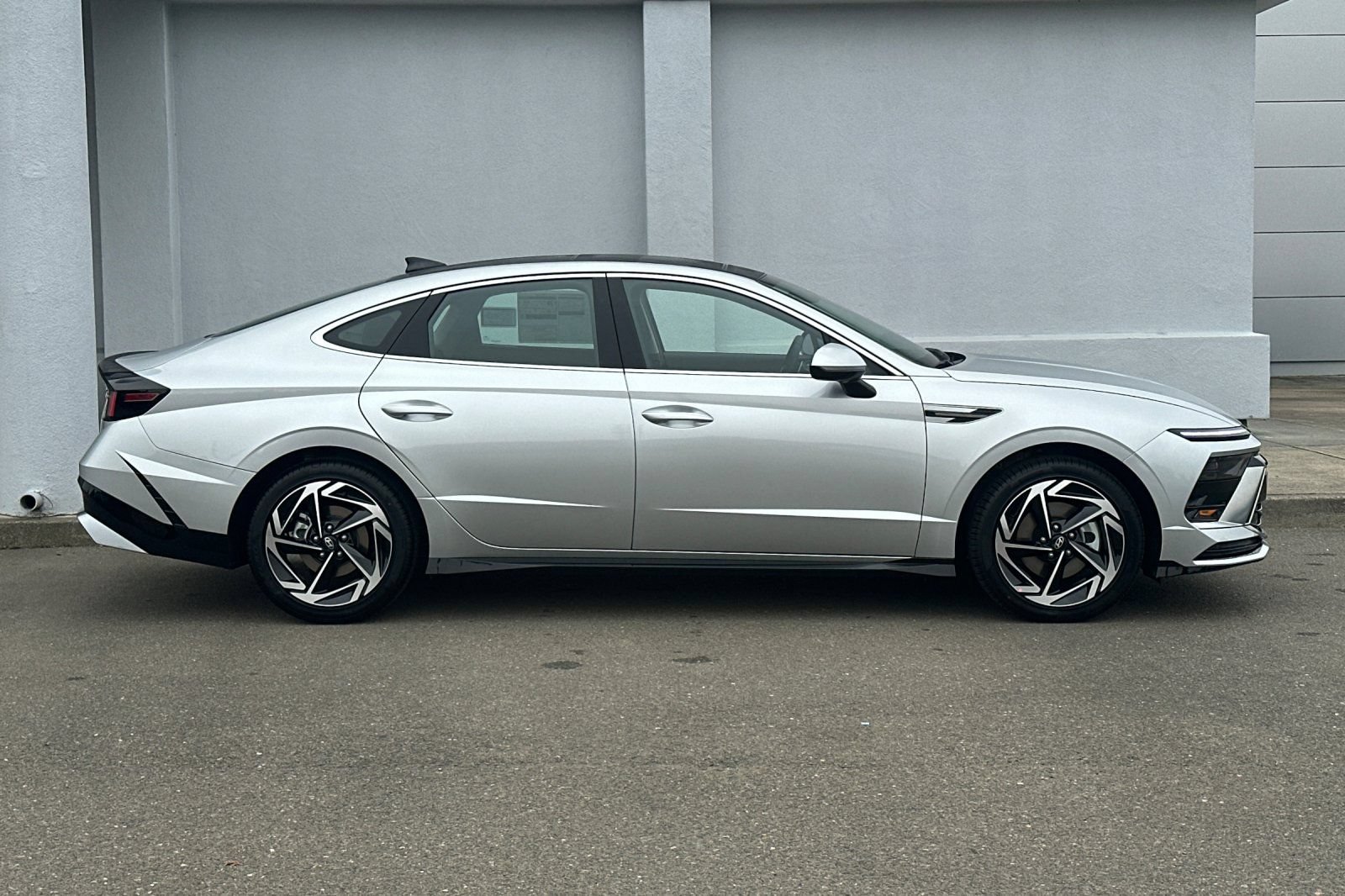 Used 2025 Hyundai Sonata SEL FWD image 3