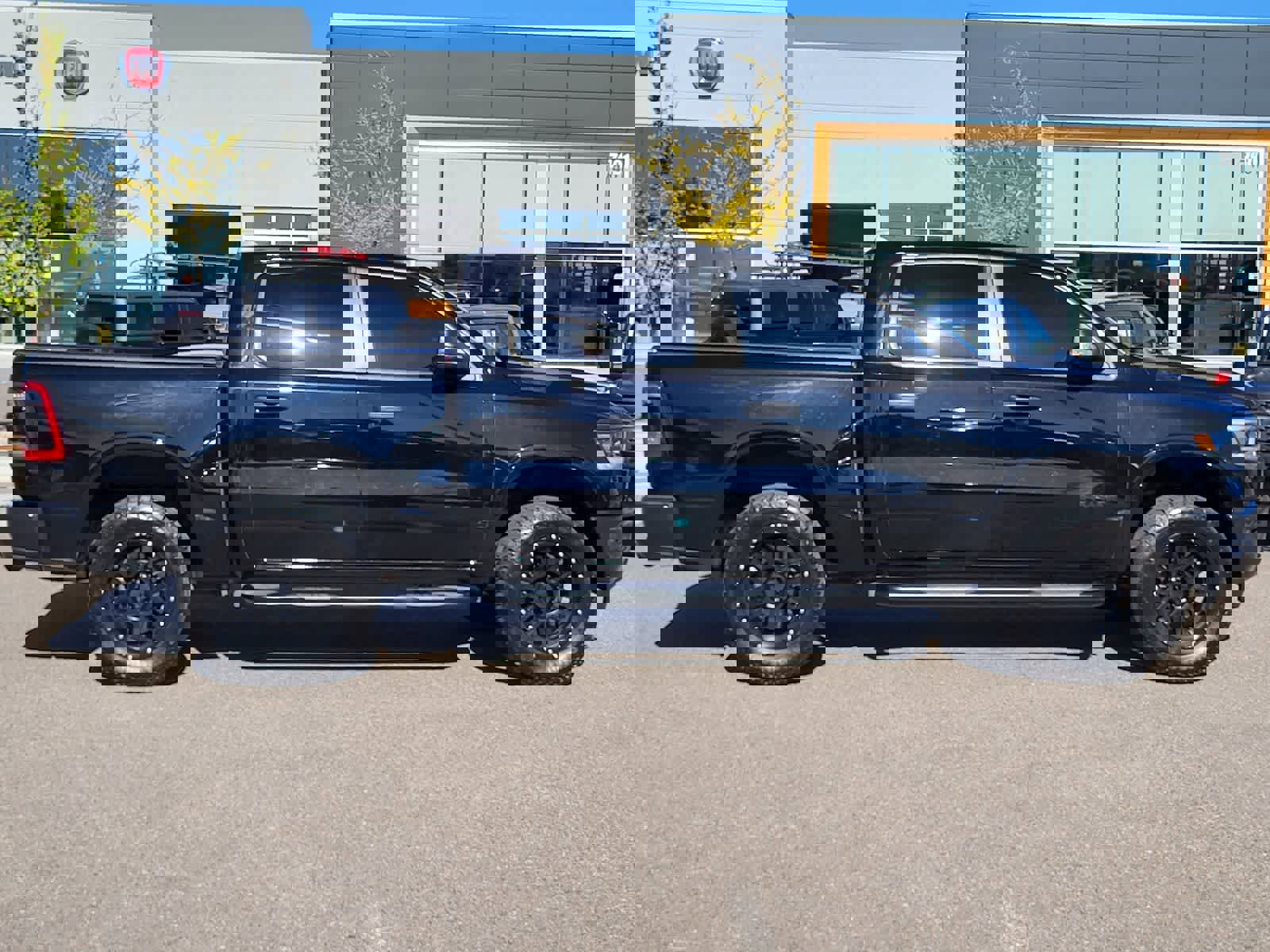 Used 2020 RAM 1500 Big Horn w/ Built-to-serve Edition image 4