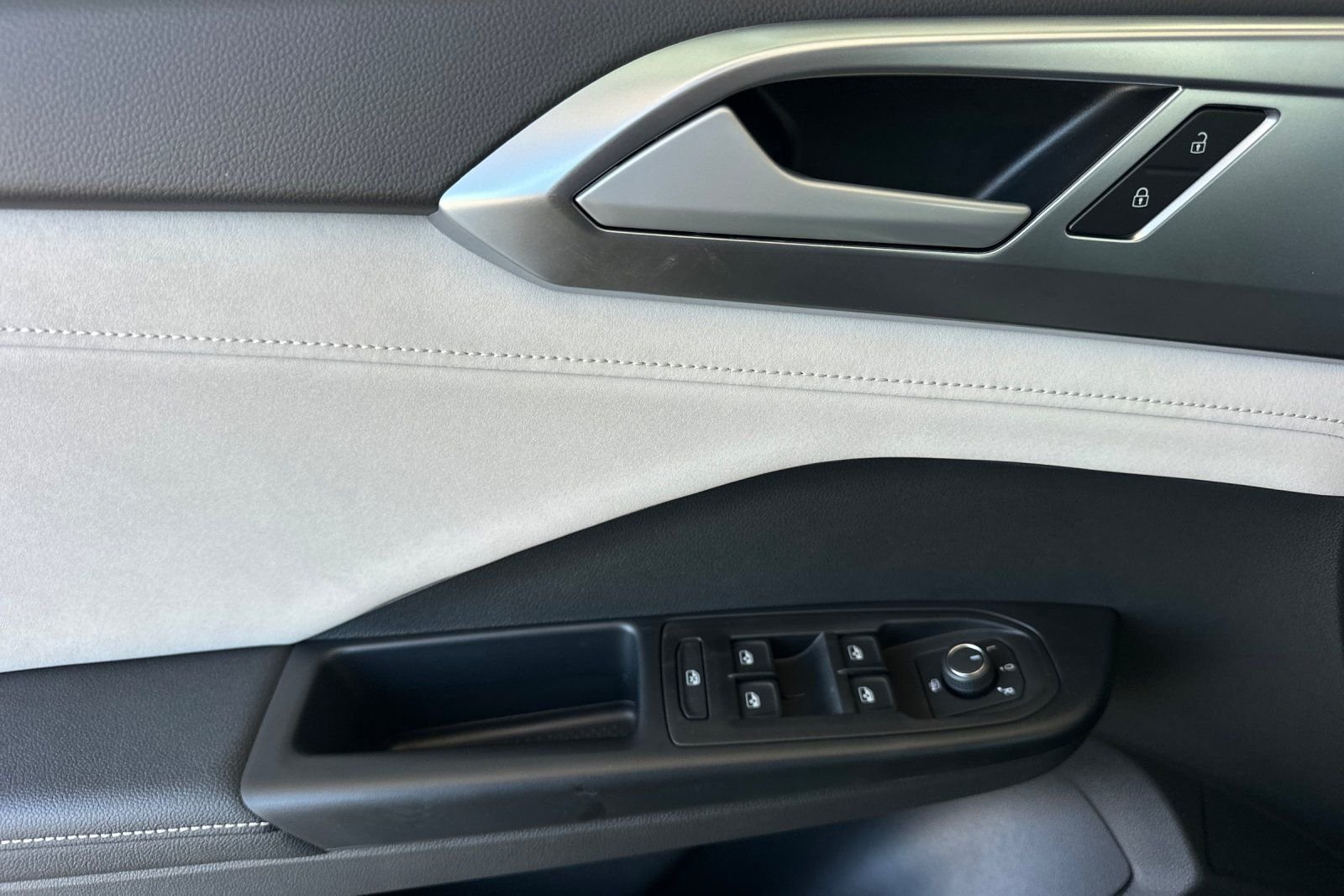 New 2026 Volkswagen Taos SE FWD image 11