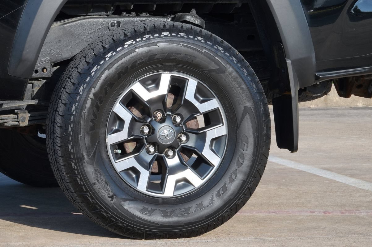 Used 2016 Toyota Tacoma TRD Off-Road AWD/4WD image 27