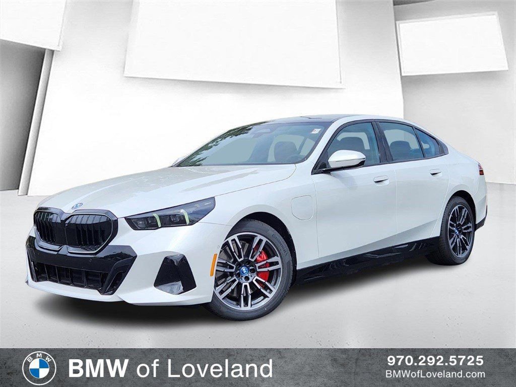 Used 2025 BMW 550e xDrive w/ Premium Package image 1