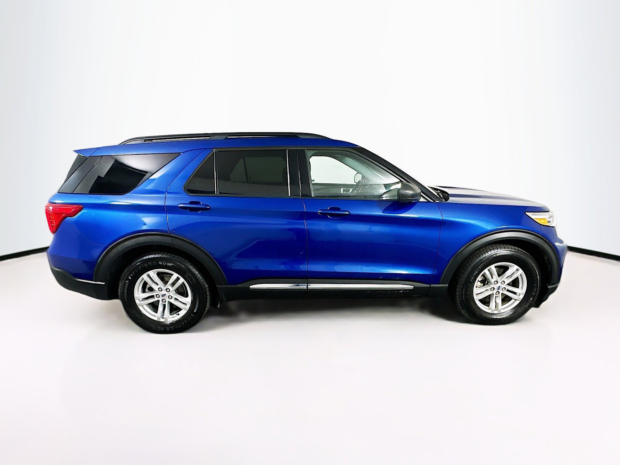 Used 2023 Ford Explorer XLT w/ Equipment Group 202A image 10