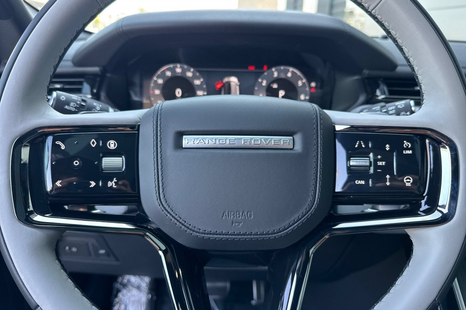 Certified 2026 Land Rover Range Rover Velar Dynamic SE AWD/4WD image 27