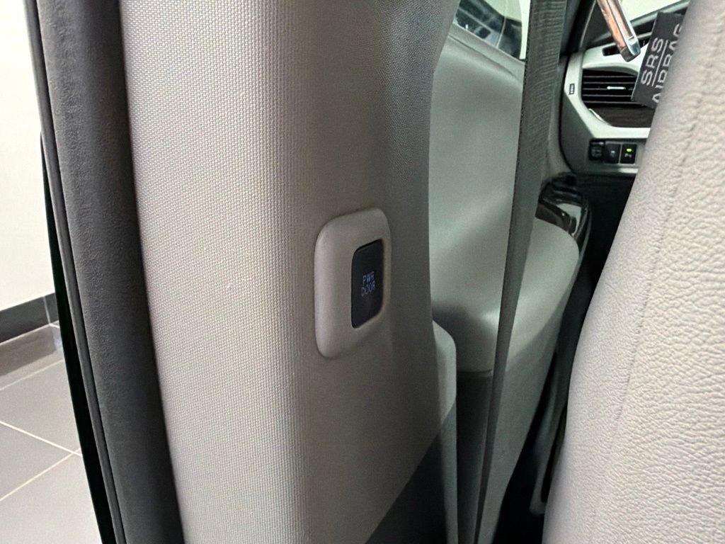 Used 2020 Toyota Sienna XLE Premium FWD image 30